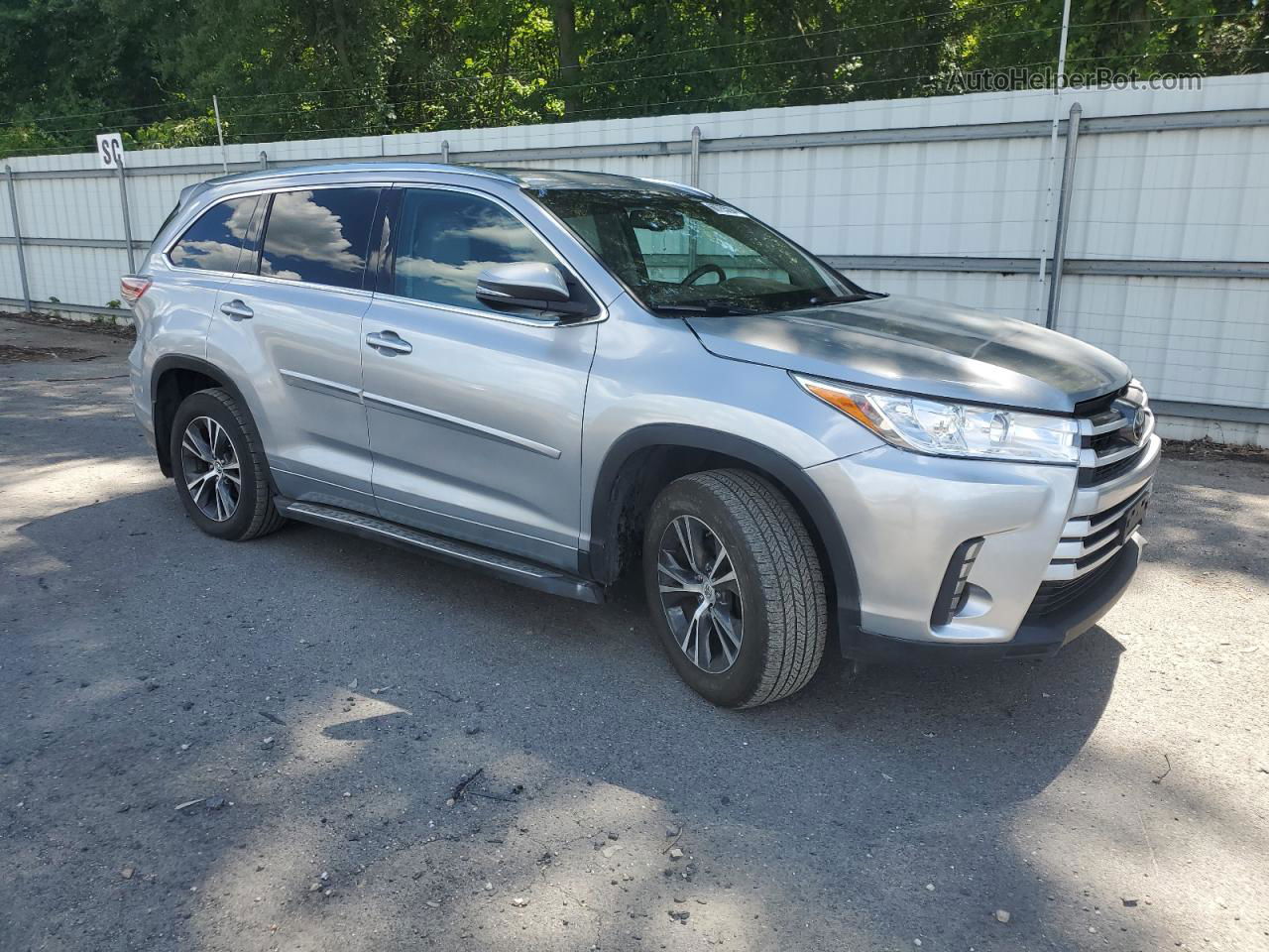 2016 Toyota Highlander Xle Silver vin: 5TDJKRFH8GS243367