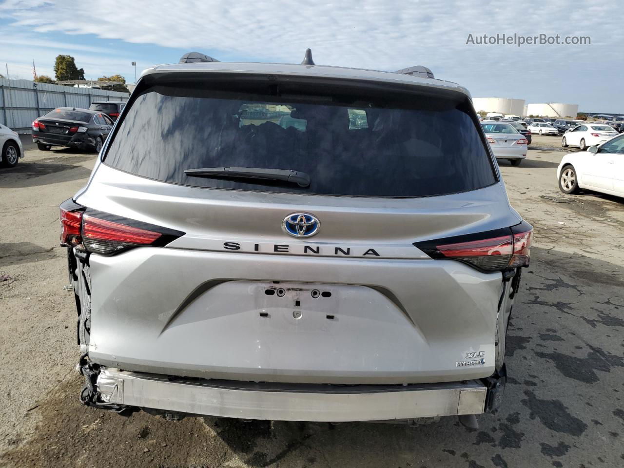 2022 Toyota Sienna Xle Silver vin: 5TDJRKEC9NS076863