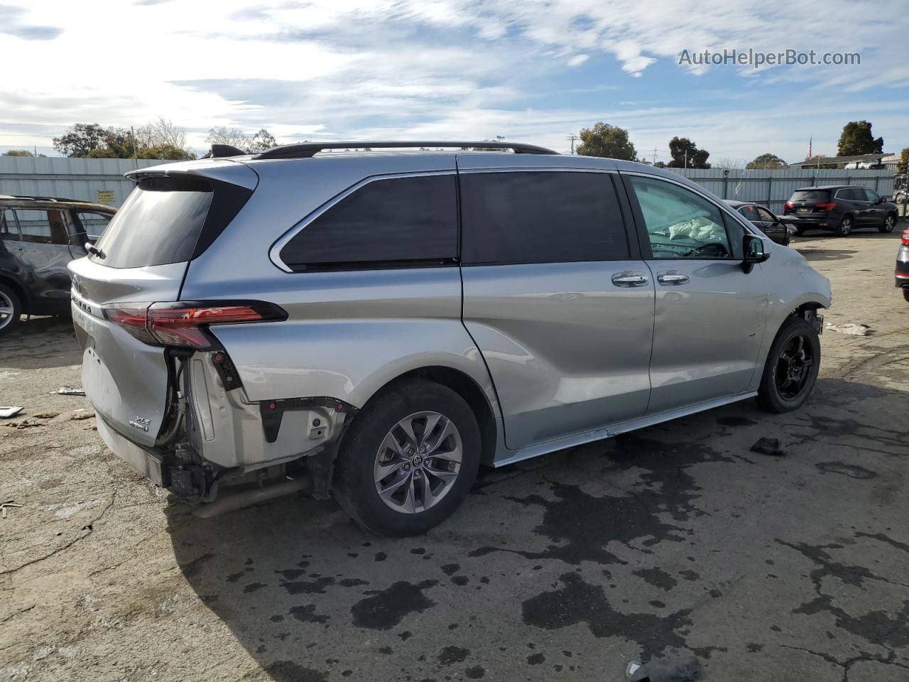 2022 Toyota Sienna Xle Silver vin: 5TDJRKEC9NS076863