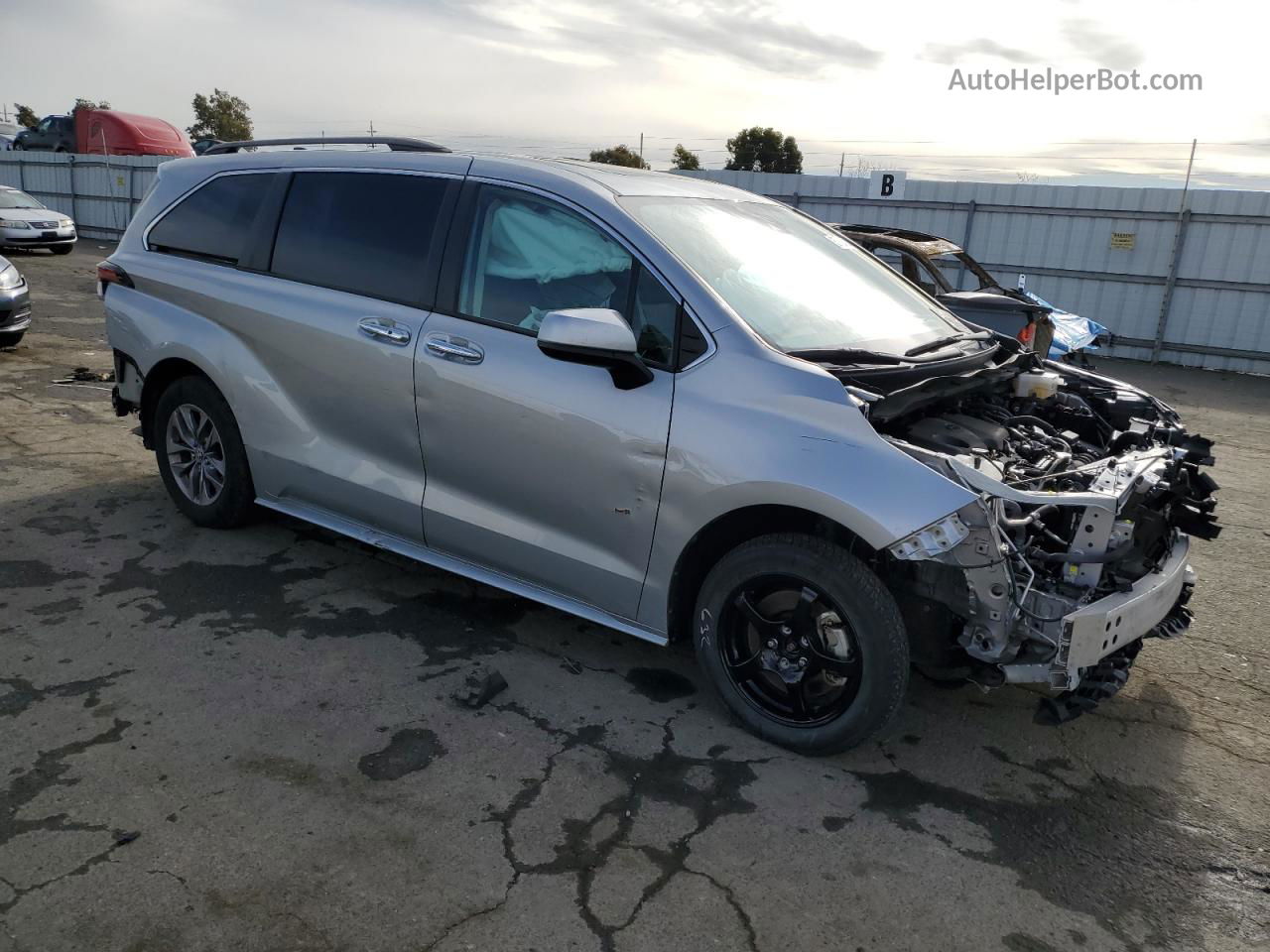 2022 Toyota Sienna Xle Silver vin: 5TDJRKEC9NS076863