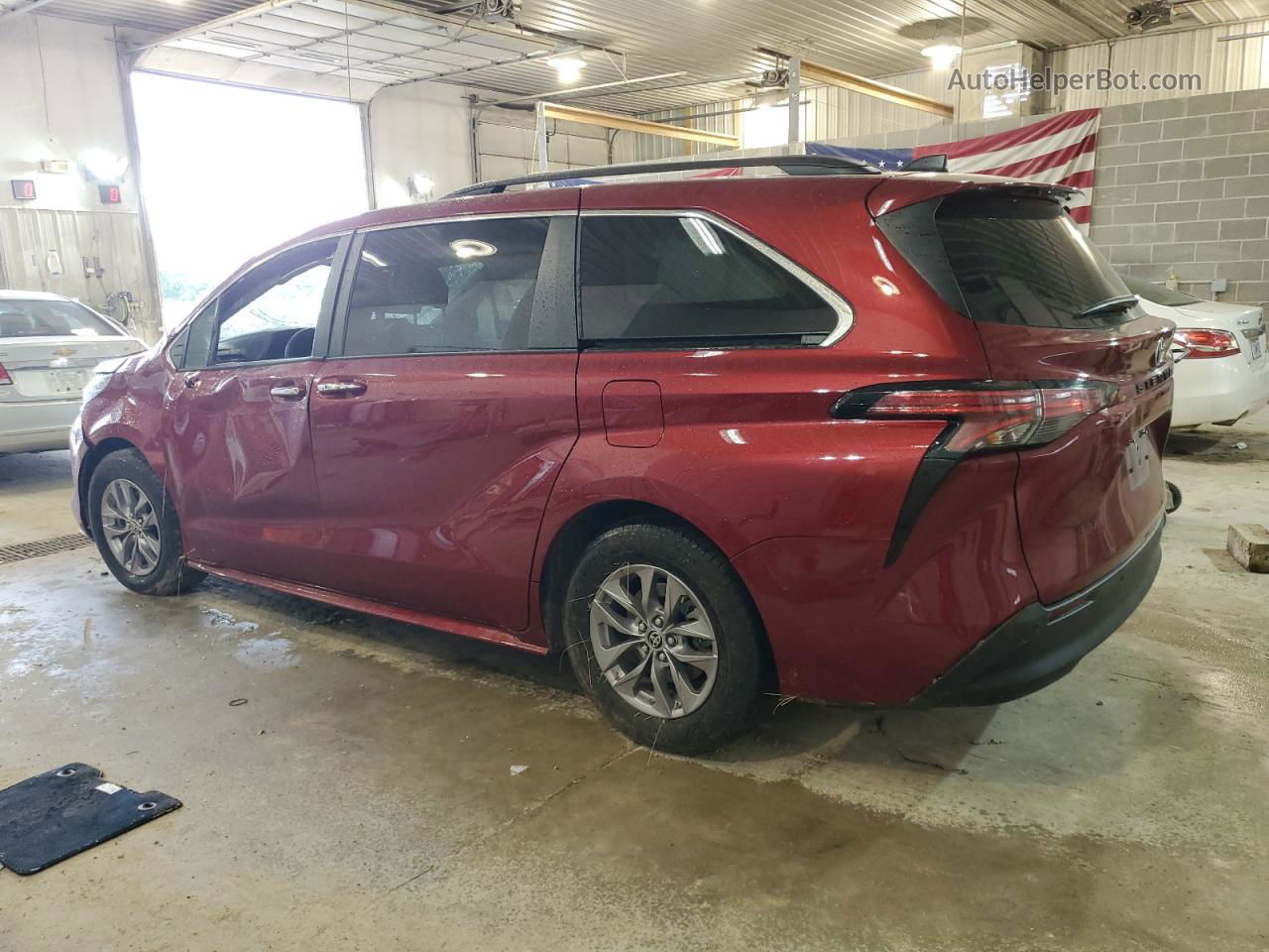 2022 Toyota Sienna Xle Burgundy vin: 5TDJRKECXNS077083