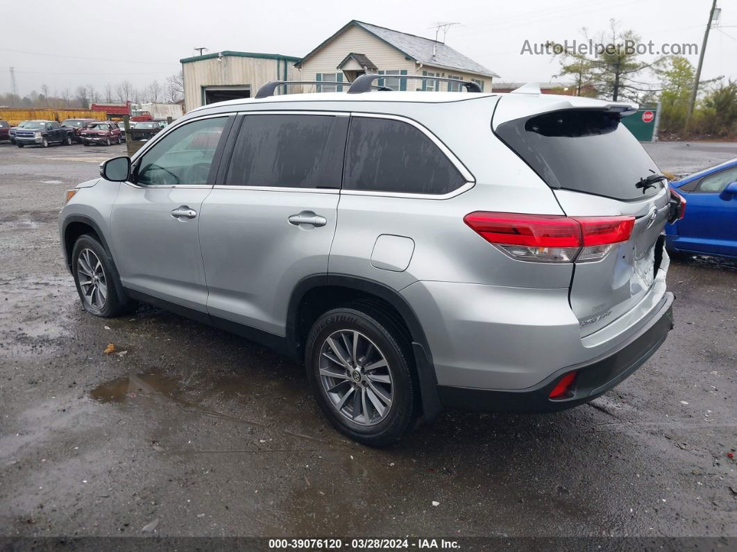 2019 Toyota Highlander Xle Серебряный vin: 5TDJZRFH2KS725403