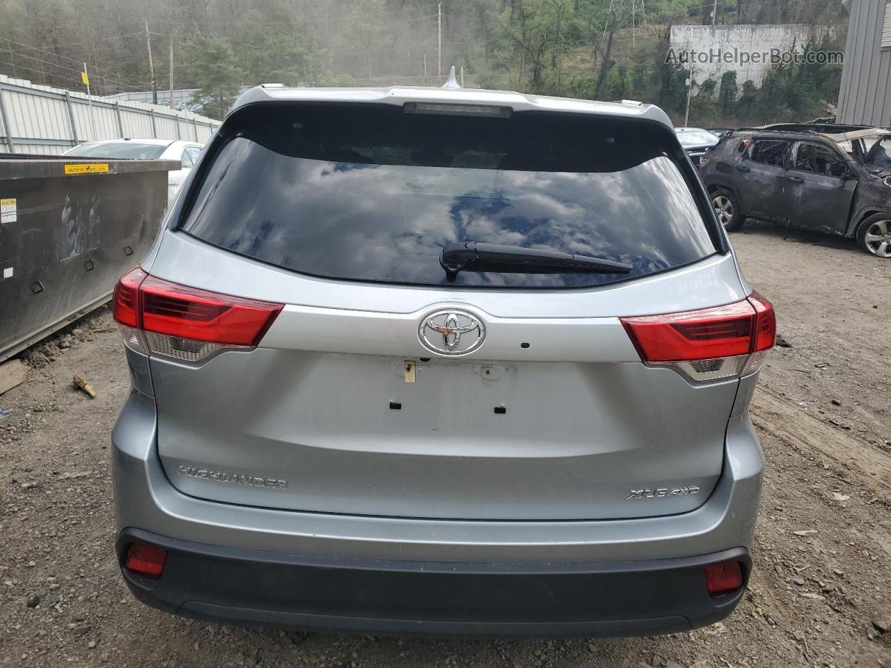 2019 Toyota Highlander Se Silver vin: 5TDJZRFH3KS617792