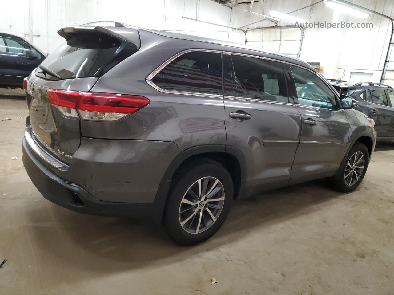 2019 Toyota Highlander Se Gray vin: 5TDJZRFH4KS575570