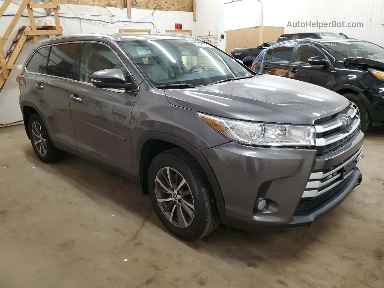 2019 Toyota Highlander Se Gray vin: 5TDJZRFH4KS575570