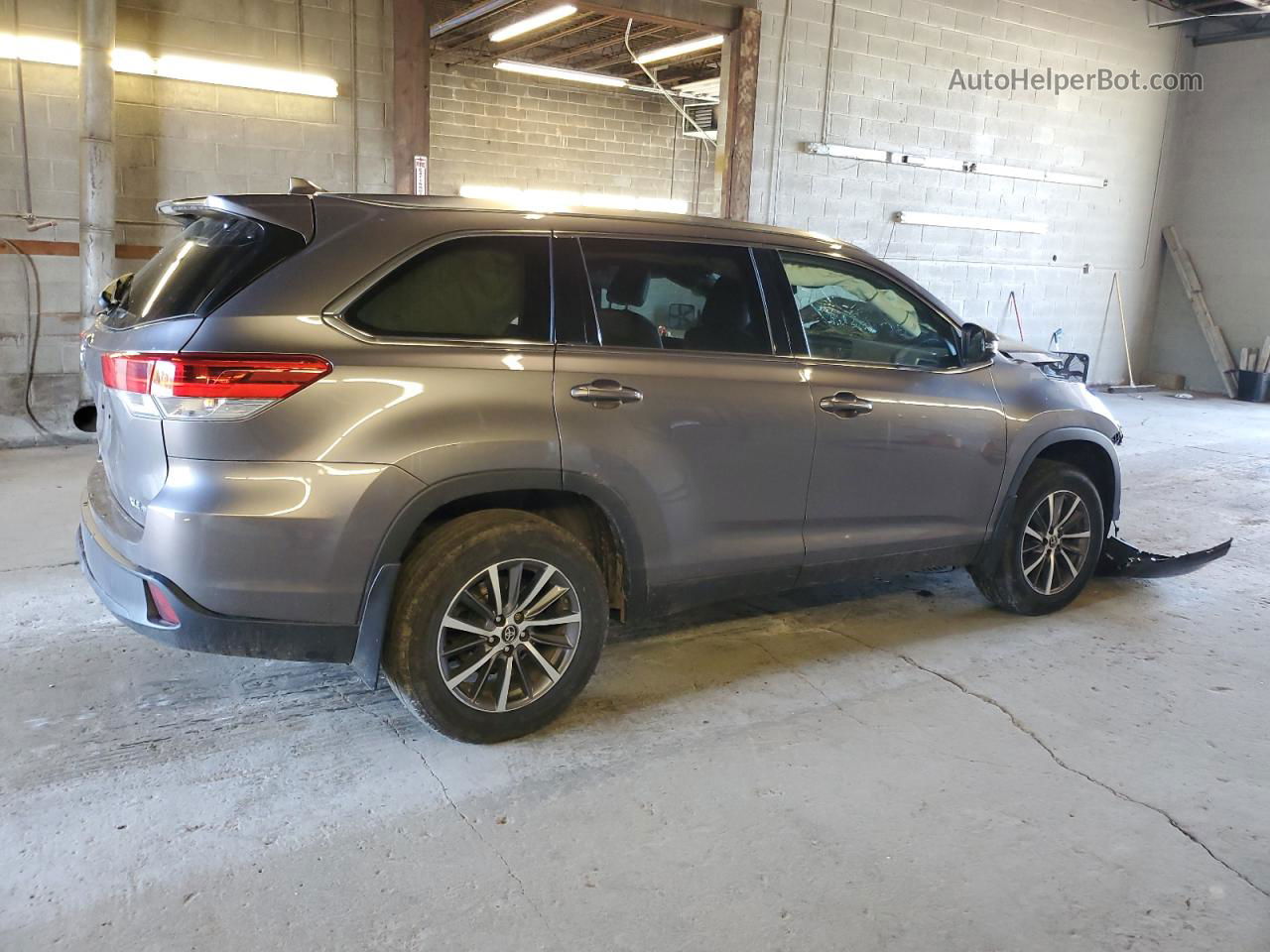 2019 Toyota Highlander Se Silver vin: 5TDJZRFH4KS599822