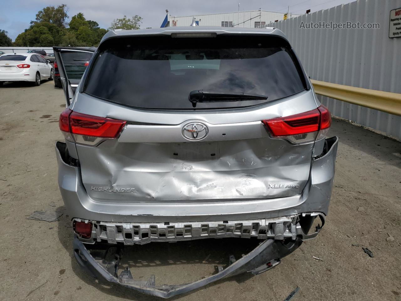 2019 Toyota Highlander Se Silver vin: 5TDJZRFH4KS618742