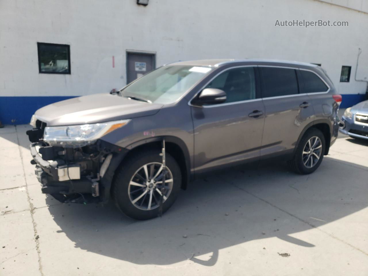 2019 Toyota Highlander Se Charcoal vin: 5TDJZRFH5KS585184