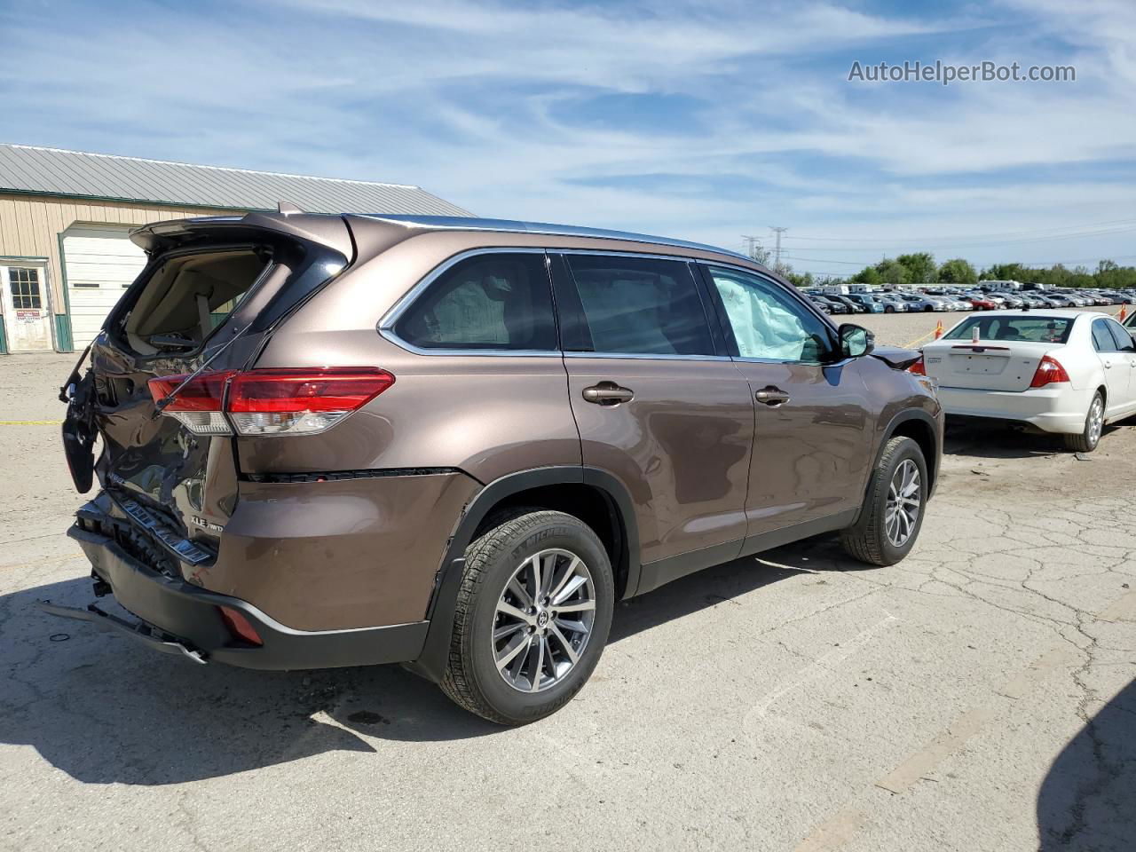 2019 Toyota Highlander Se Коричневый vin: 5TDJZRFH6KS939374