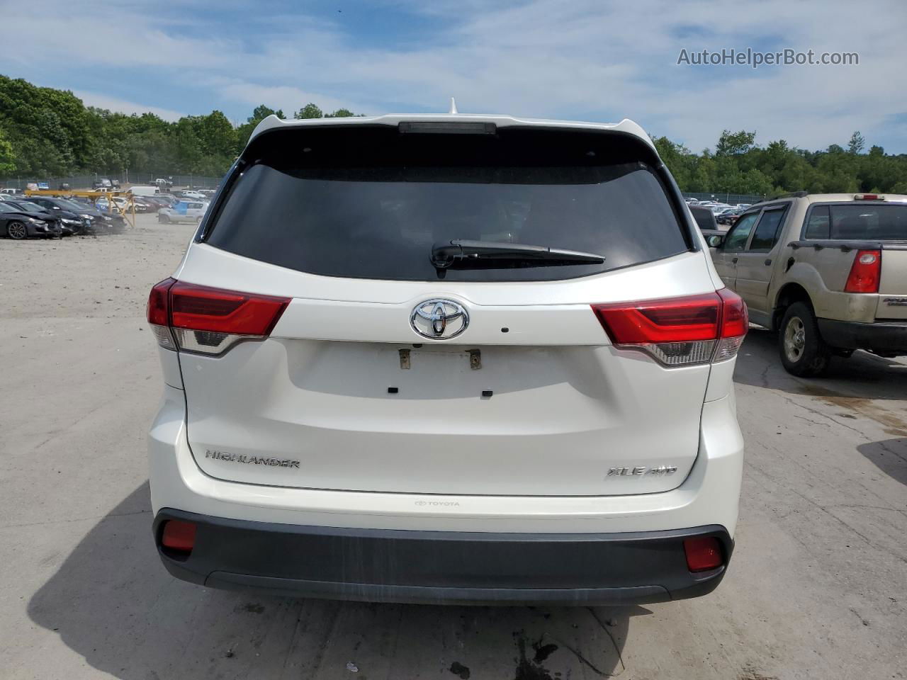 2019 Toyota Highlander Se White vin: 5TDJZRFH8KS623393