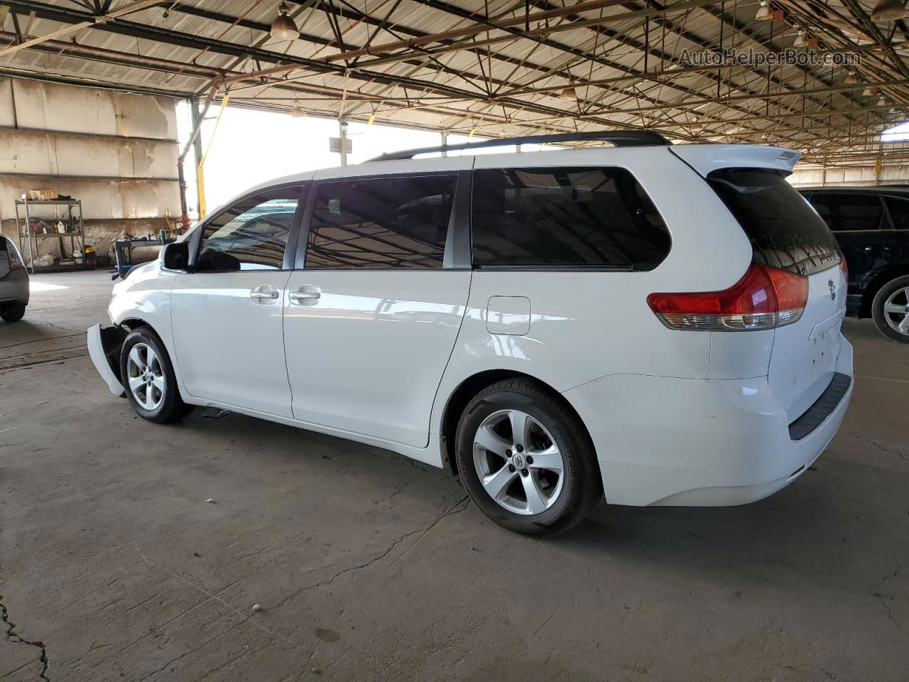 2014 Toyota Sienna Le White vin: 5TDKK3DC0ES514718