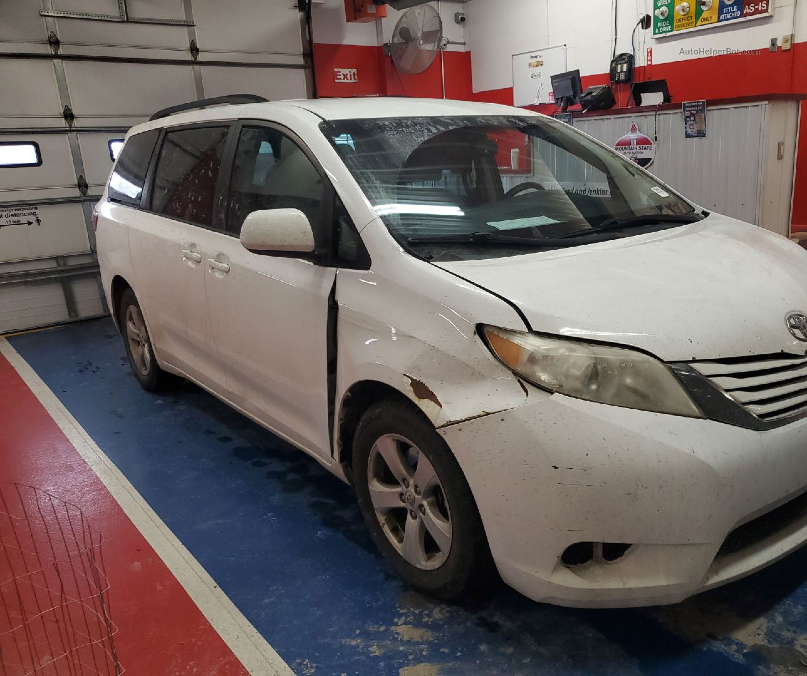 2015 Toyota Sienna Le 8 Passenger vin: 5TDKK3DC1FS594712