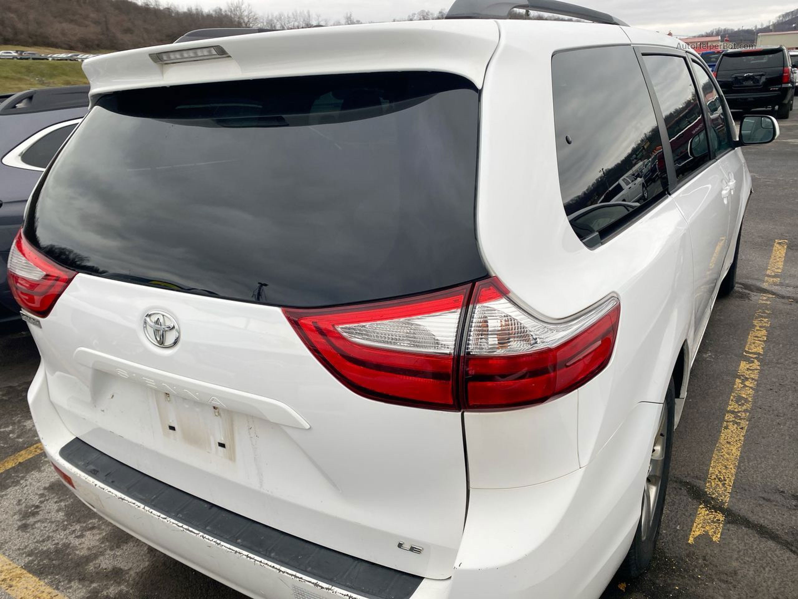 2015 Toyota Sienna Le 8 Passenger vin: 5TDKK3DC1FS594712
