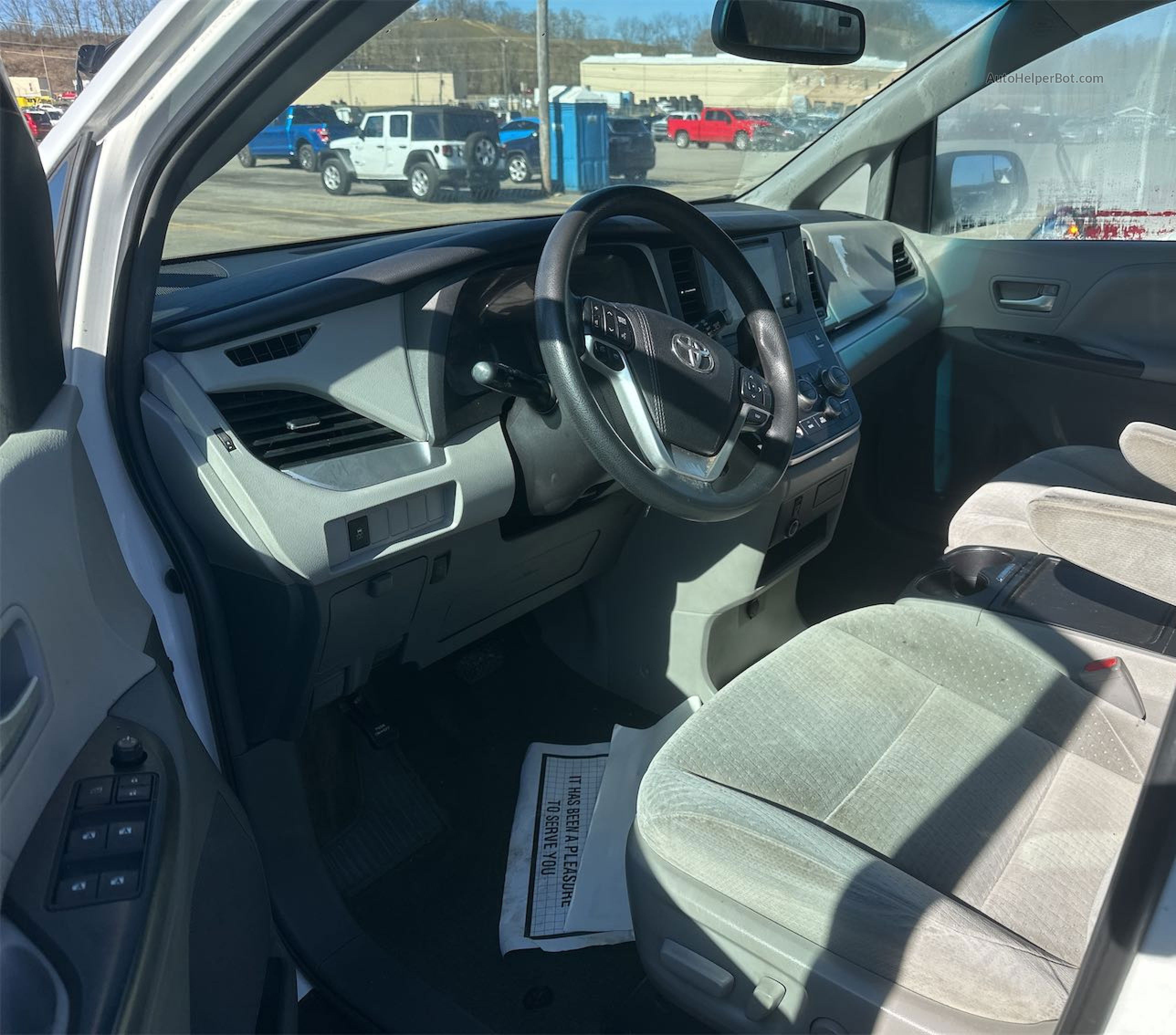 2015 Toyota Sienna Le 8 Passenger vin: 5TDKK3DC1FS594712
