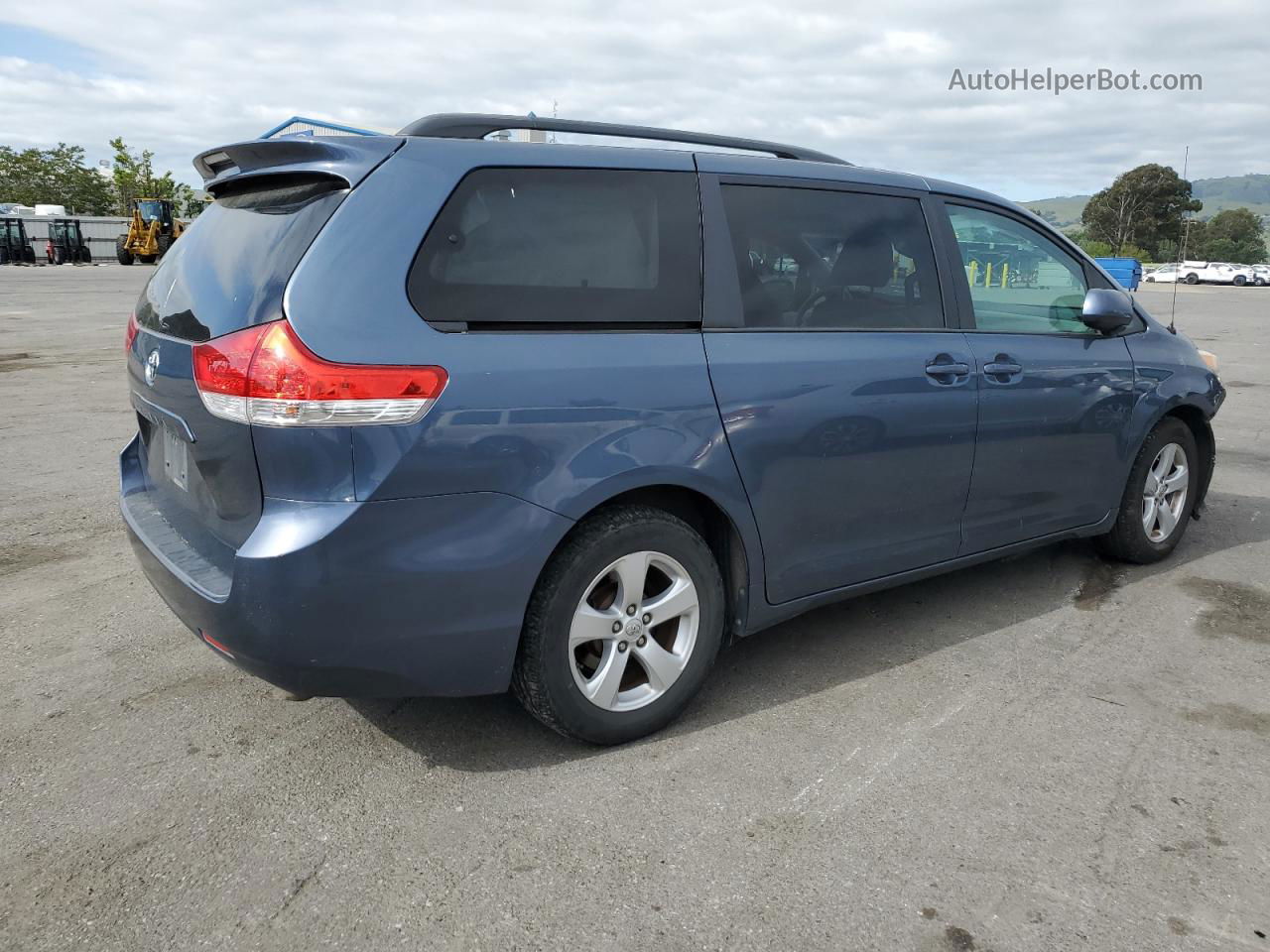 2014 Toyota Sienna Le Синий vin: 5TDKK3DC2ES424065