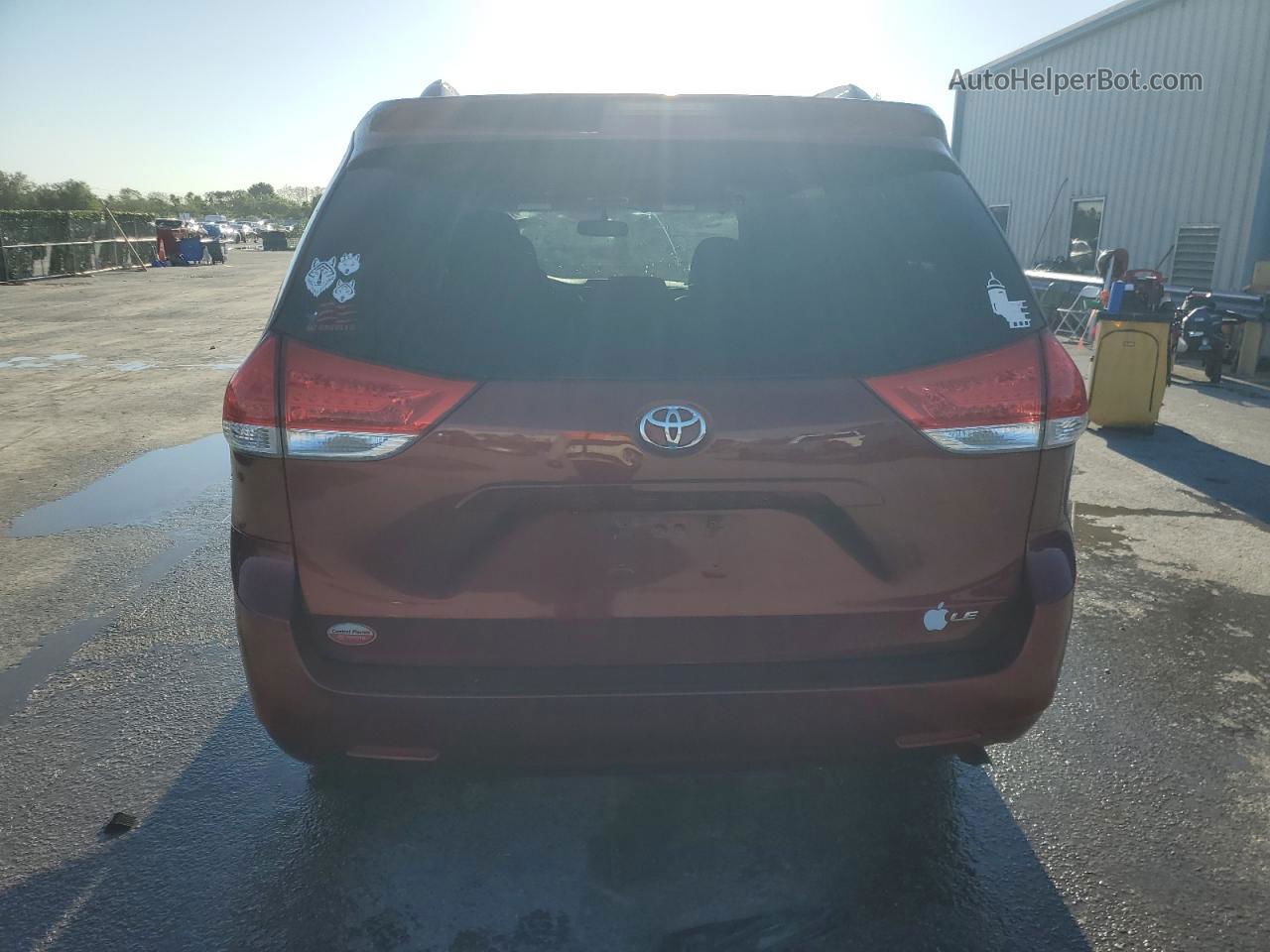 2014 Toyota Sienna Le Бордовый vin: 5TDKK3DC5ES426019