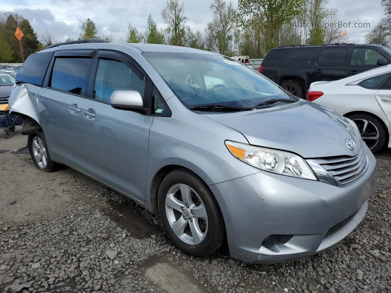 2015 Toyota Sienna Le Серебряный vin: 5TDKK3DC5FS535582