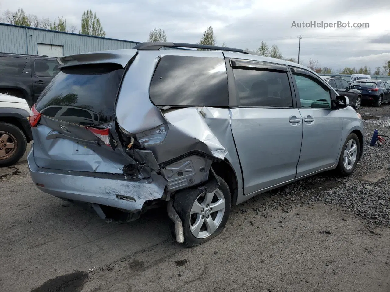 2015 Toyota Sienna Le Серебряный vin: 5TDKK3DC5FS535582