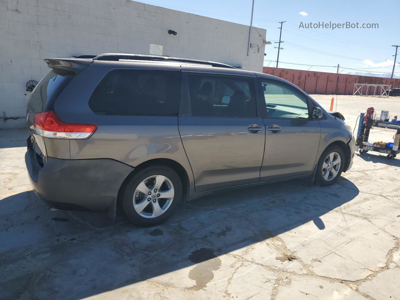 2014 Toyota Sienna Le Серый vin: 5TDKK3DC6ES417913