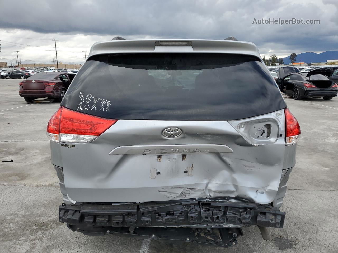 2014 Toyota Sienna Le Серебряный vin: 5TDKK3DC6ES444836