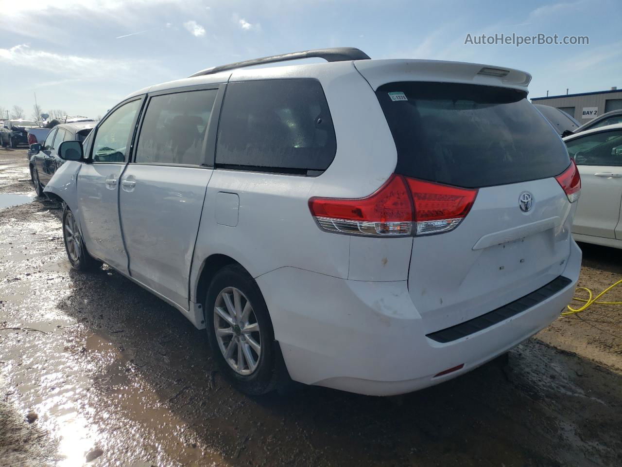 2014 Toyota Sienna Le White vin: 5TDKK3DC6ES478811