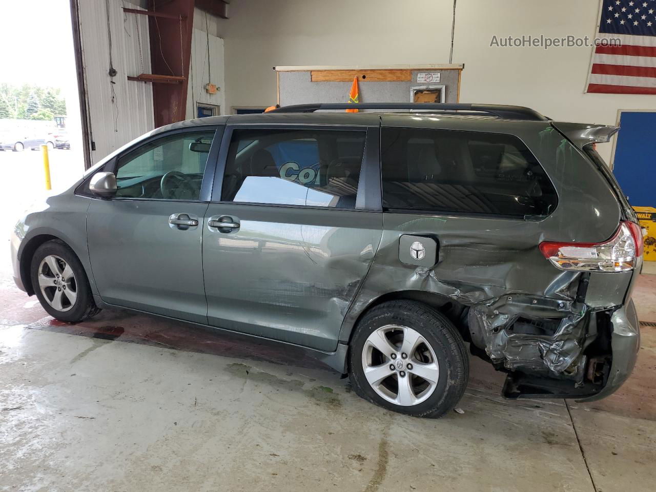 2014 Toyota Sienna Le Green vin: 5TDKK3DC7ES412073