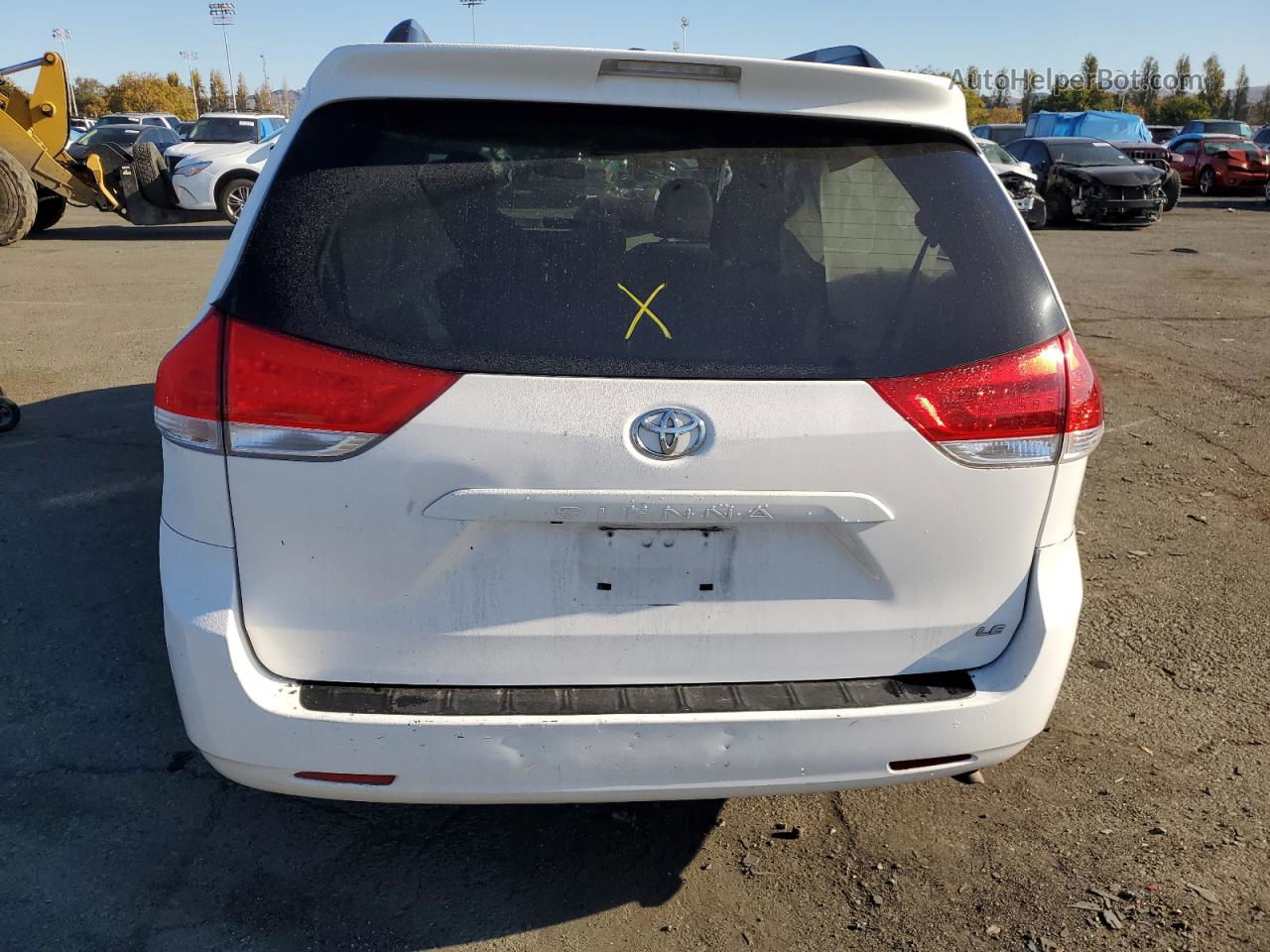 2014 Toyota Sienna Le White vin: 5TDKK3DC9ES423172