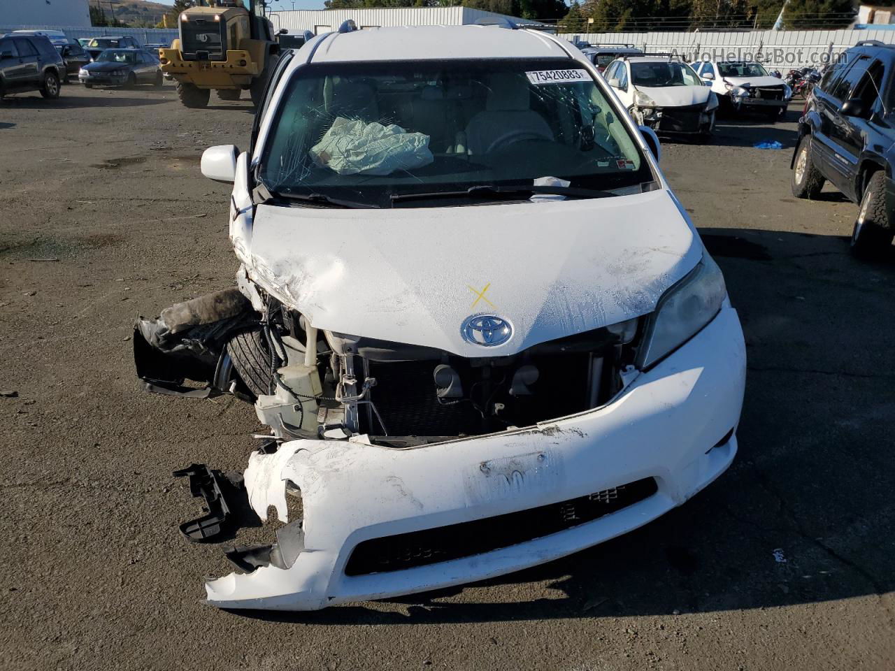 2014 Toyota Sienna Le White vin: 5TDKK3DC9ES423172