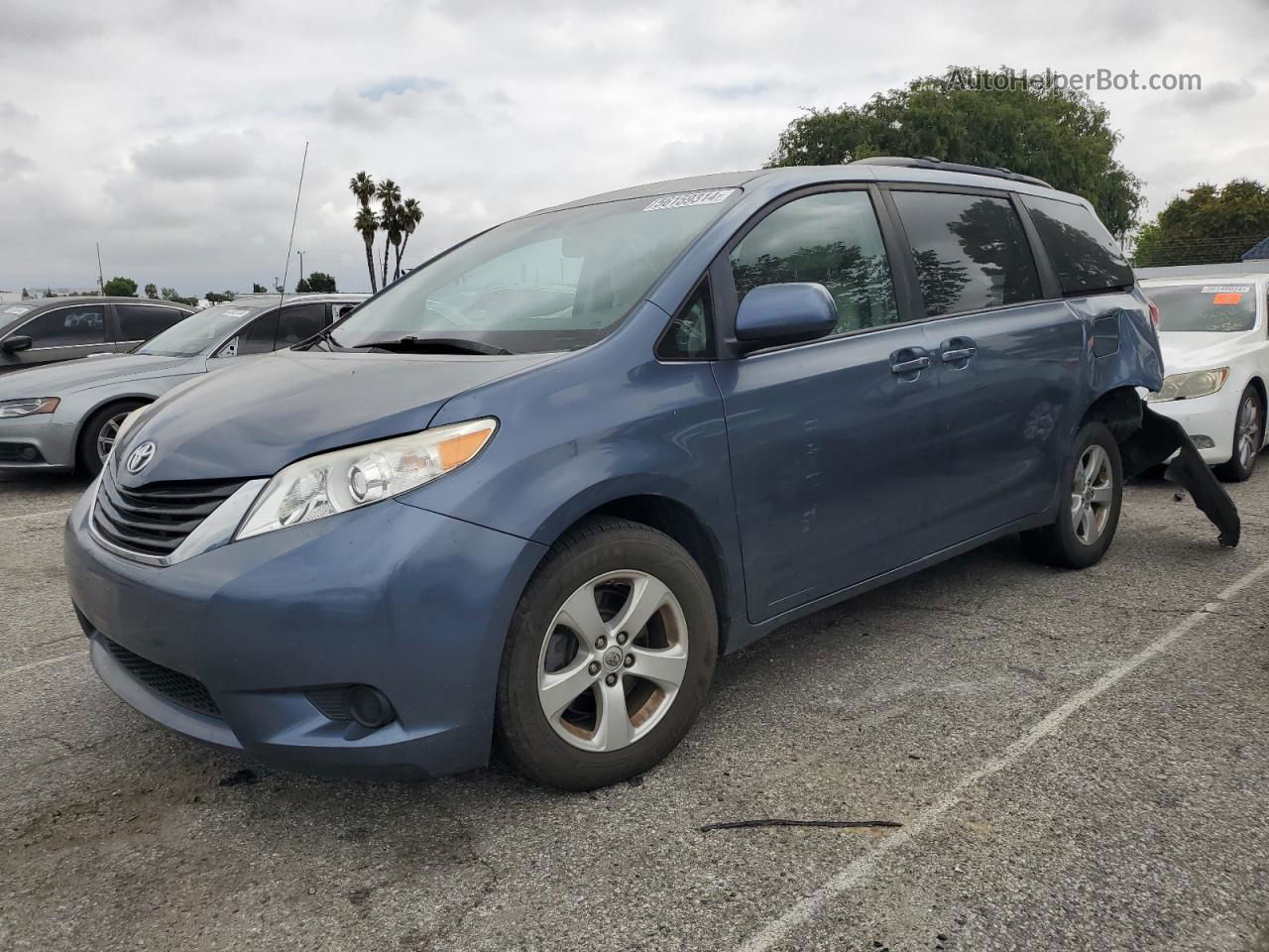 2014 Toyota Sienna Le Синий vin: 5TDKK3DC9ES503328