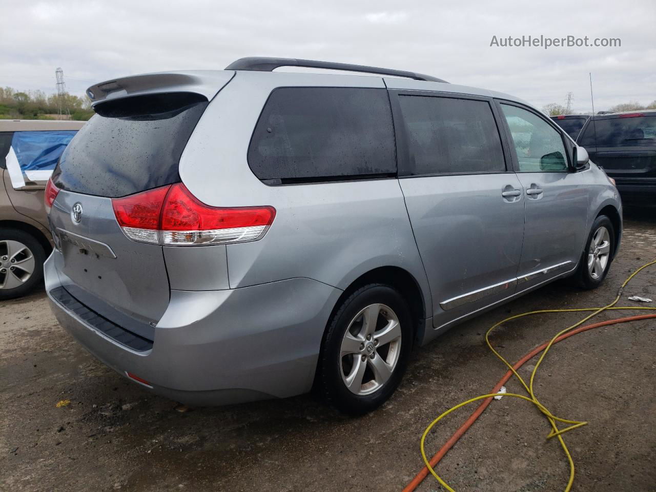 2014 Toyota Sienna Le Серебряный vin: 5TDKK3DCXES446654