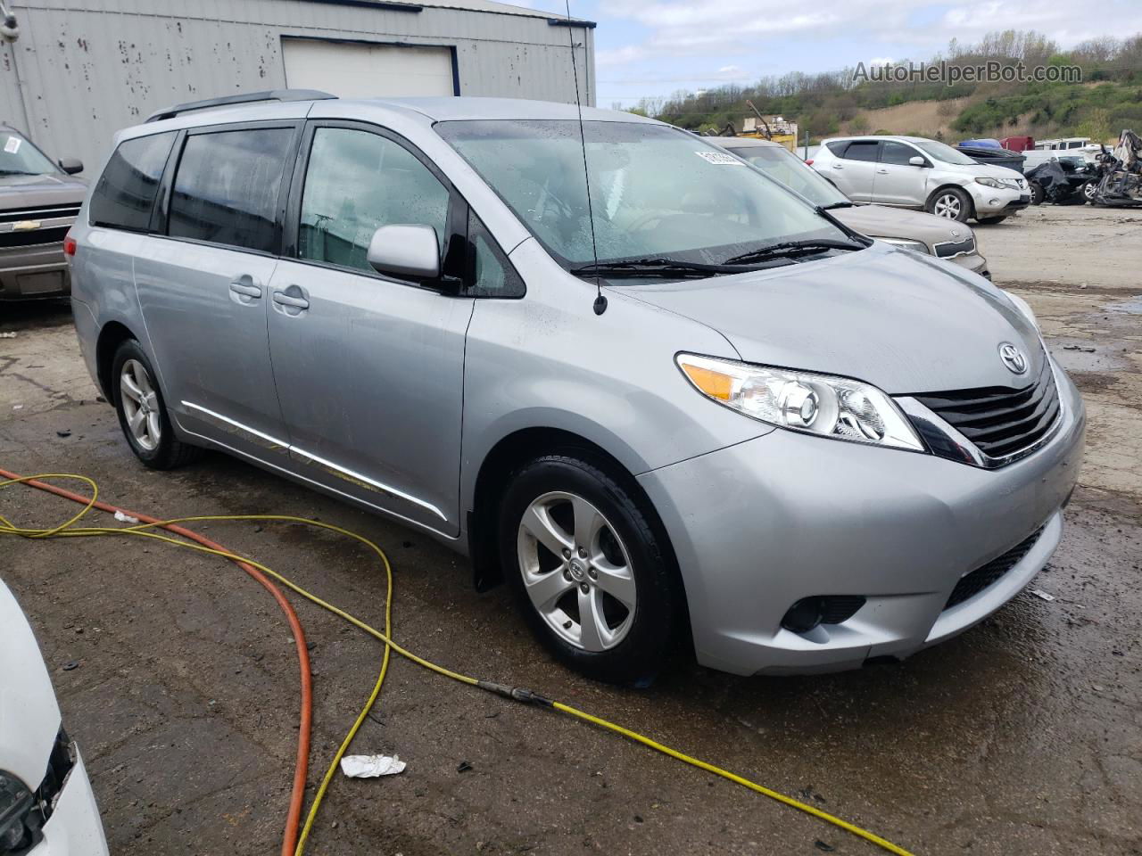 2014 Toyota Sienna Le Серебряный vin: 5TDKK3DCXES446654