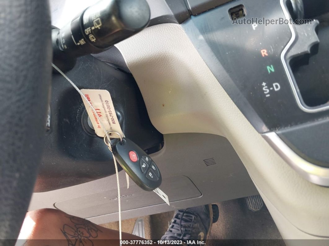 2015 Toyota Sienna Le 8 Passenger Серый vin: 5TDKK3DCXFS688832