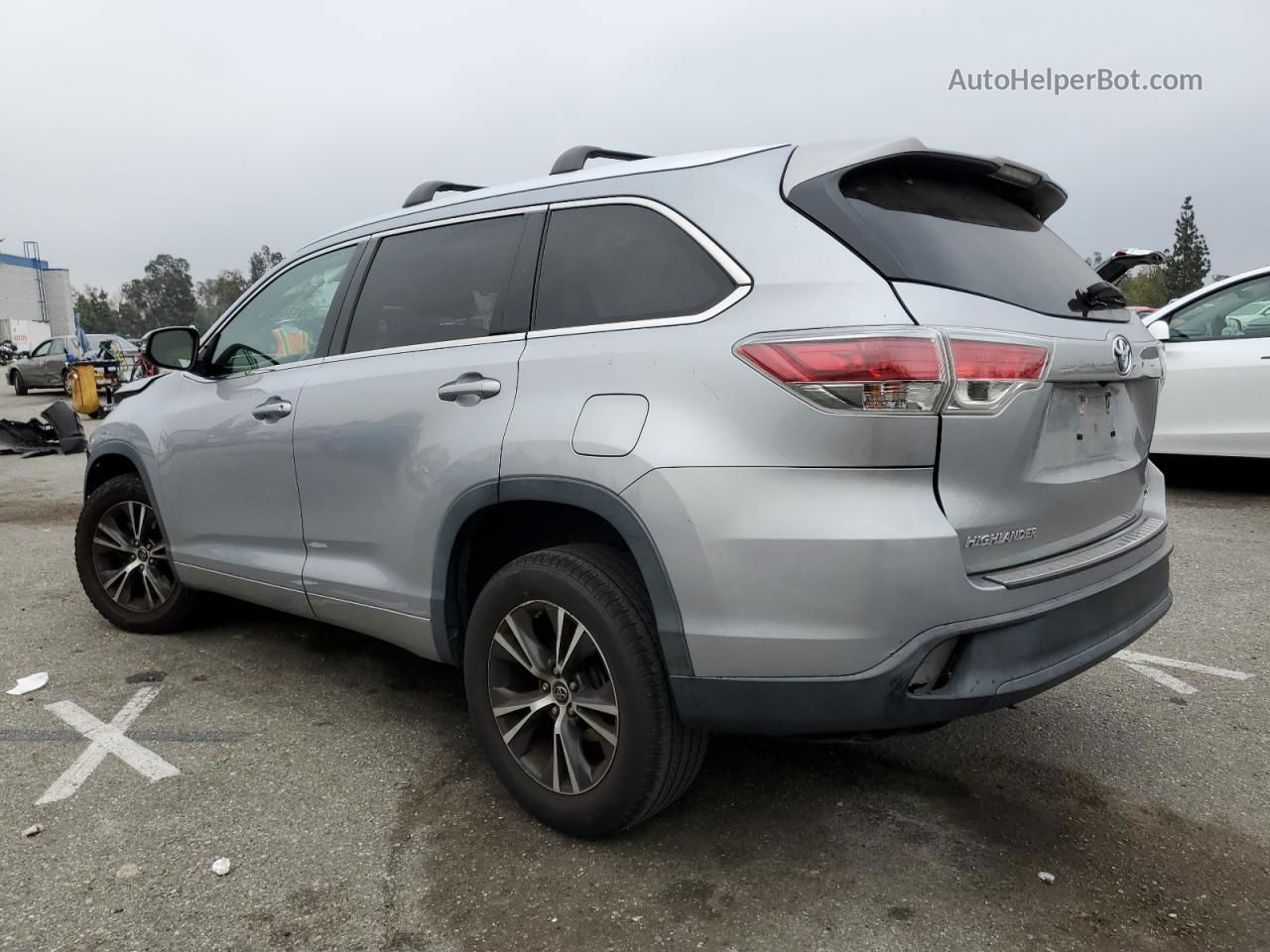 2016 Toyota Highlander Xle Silver vin: 5TDKKRFH0GS503233