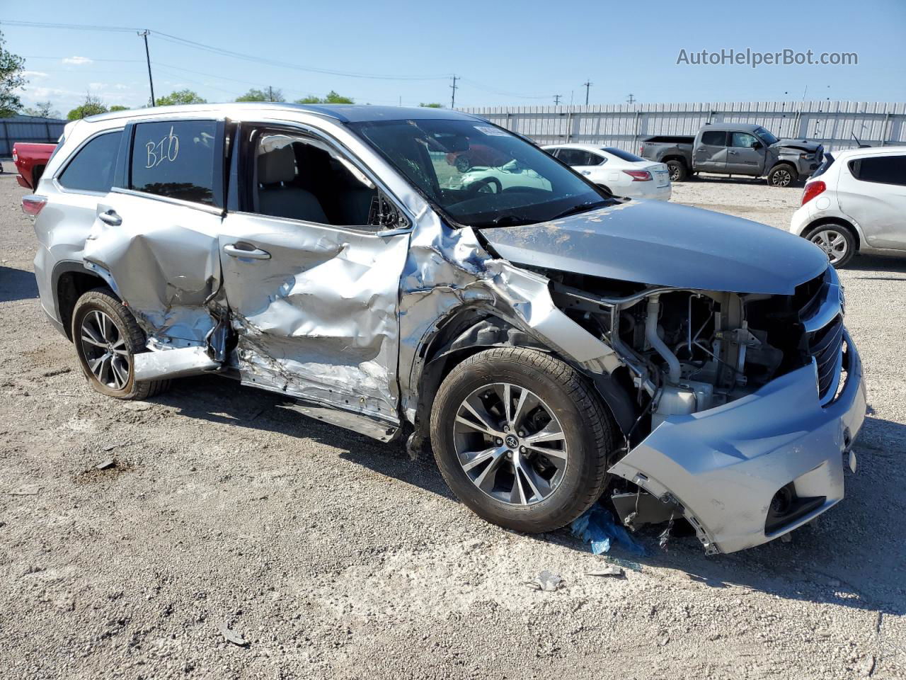 2016 Toyota Highlander Xle Silver vin: 5TDKKRFH8GS157111