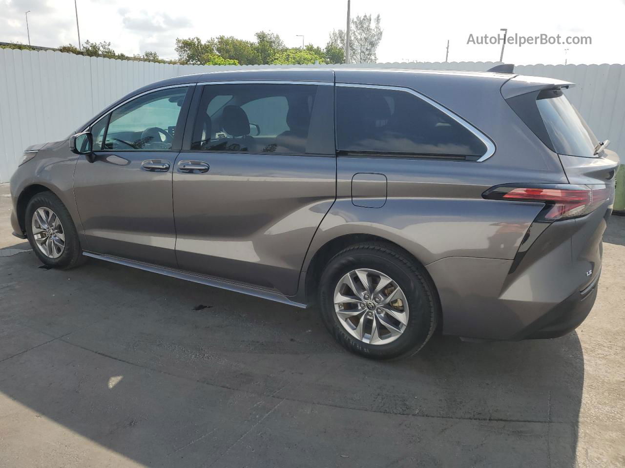 2022 Toyota Sienna Le Gray vin: 5TDKRKEC0NS094219