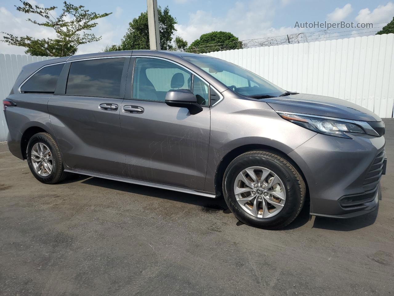 2022 Toyota Sienna Le Gray vin: 5TDKRKEC0NS094219