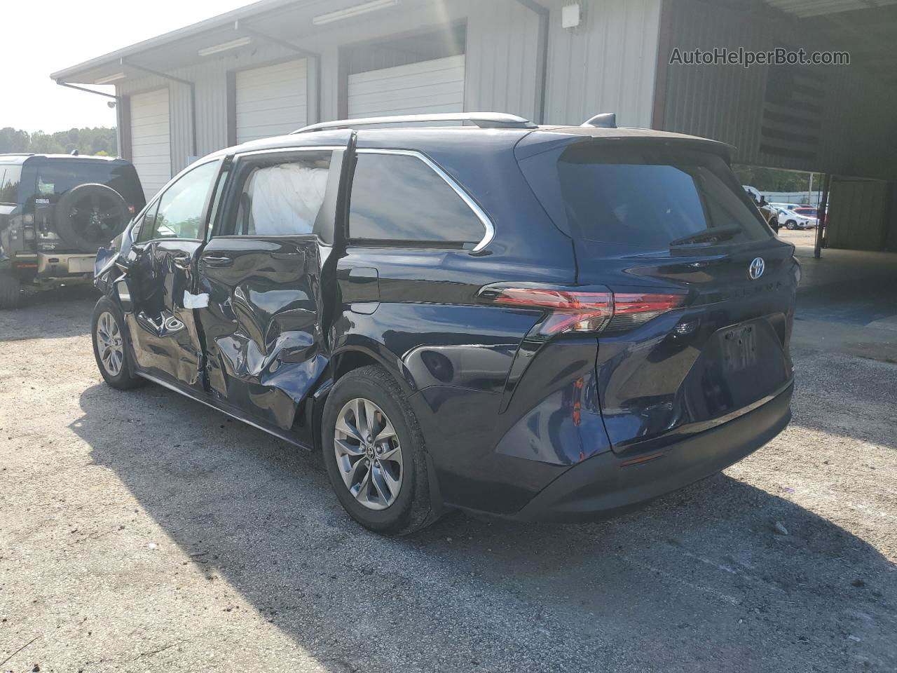 2022 Toyota Sienna Le Blue vin: 5TDKRKEC0NS100181