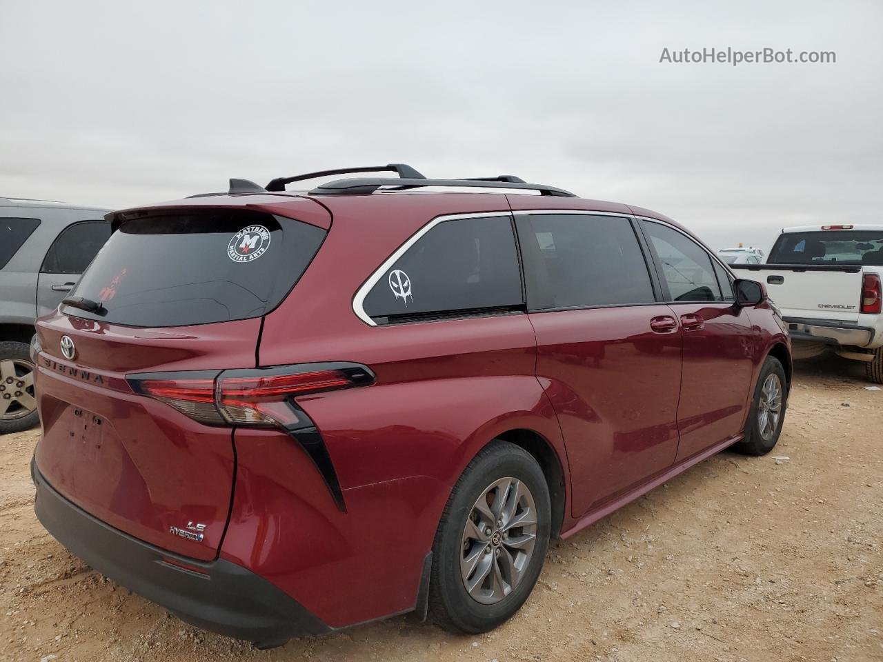 2022 Toyota Sienna Le Red vin: 5TDKRKEC1NS118012