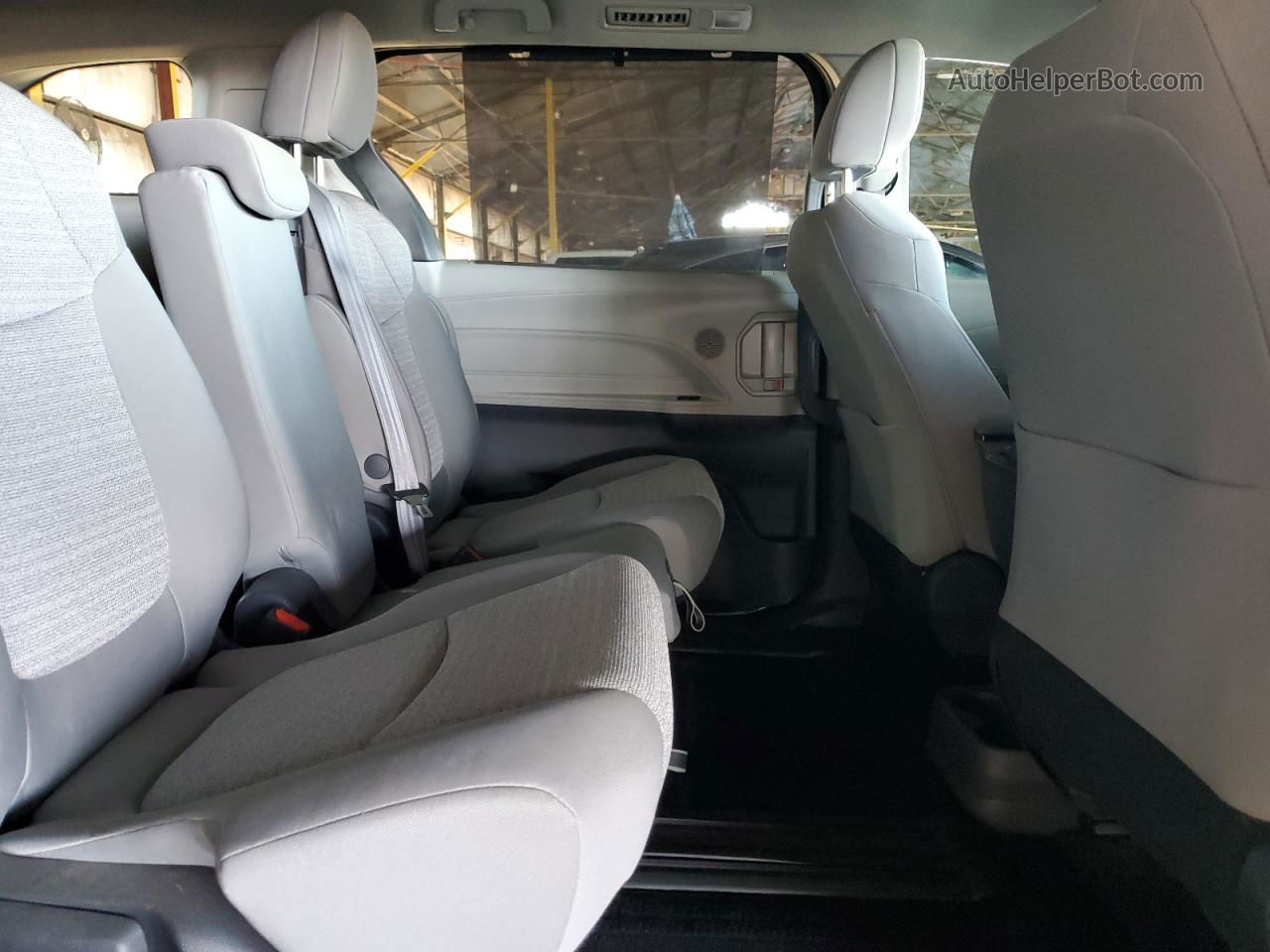 2022 Toyota Sienna Le Зеленый vin: 5TDKRKEC2NS100134