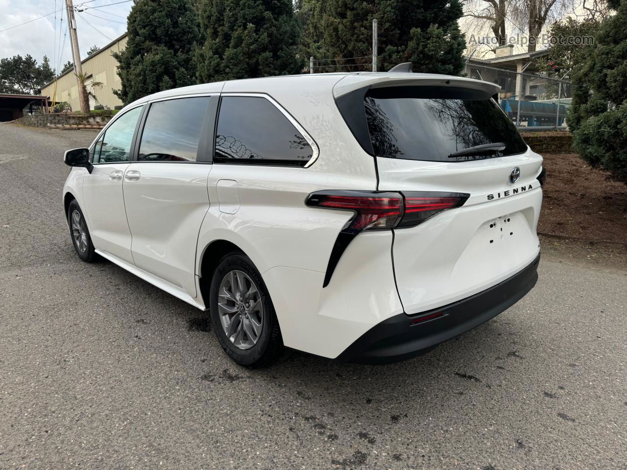 2022 Toyota Sienna Le White vin: 5TDKRKEC2NS118441