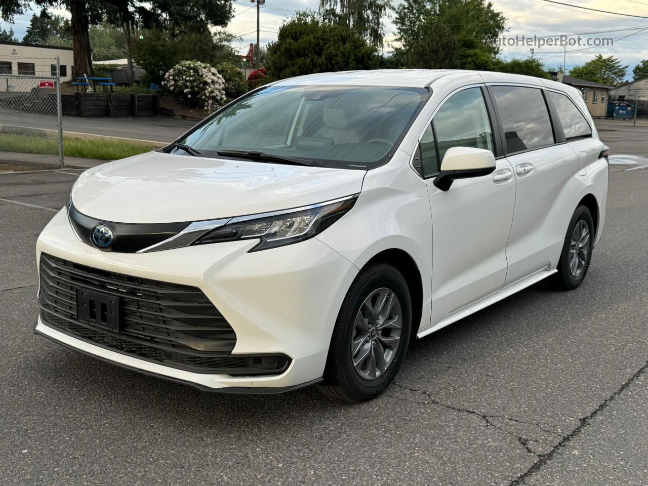 2022 Toyota Sienna Le White vin: 5TDKRKEC2NS118441