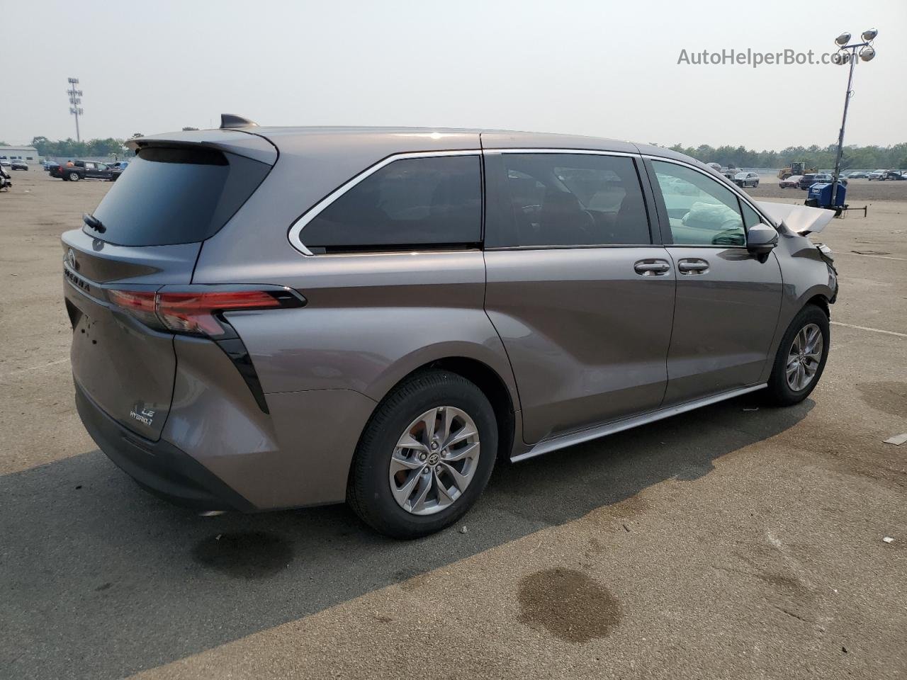 2022 Toyota Sienna Le Charcoal vin: 5TDKRKEC2NS122280