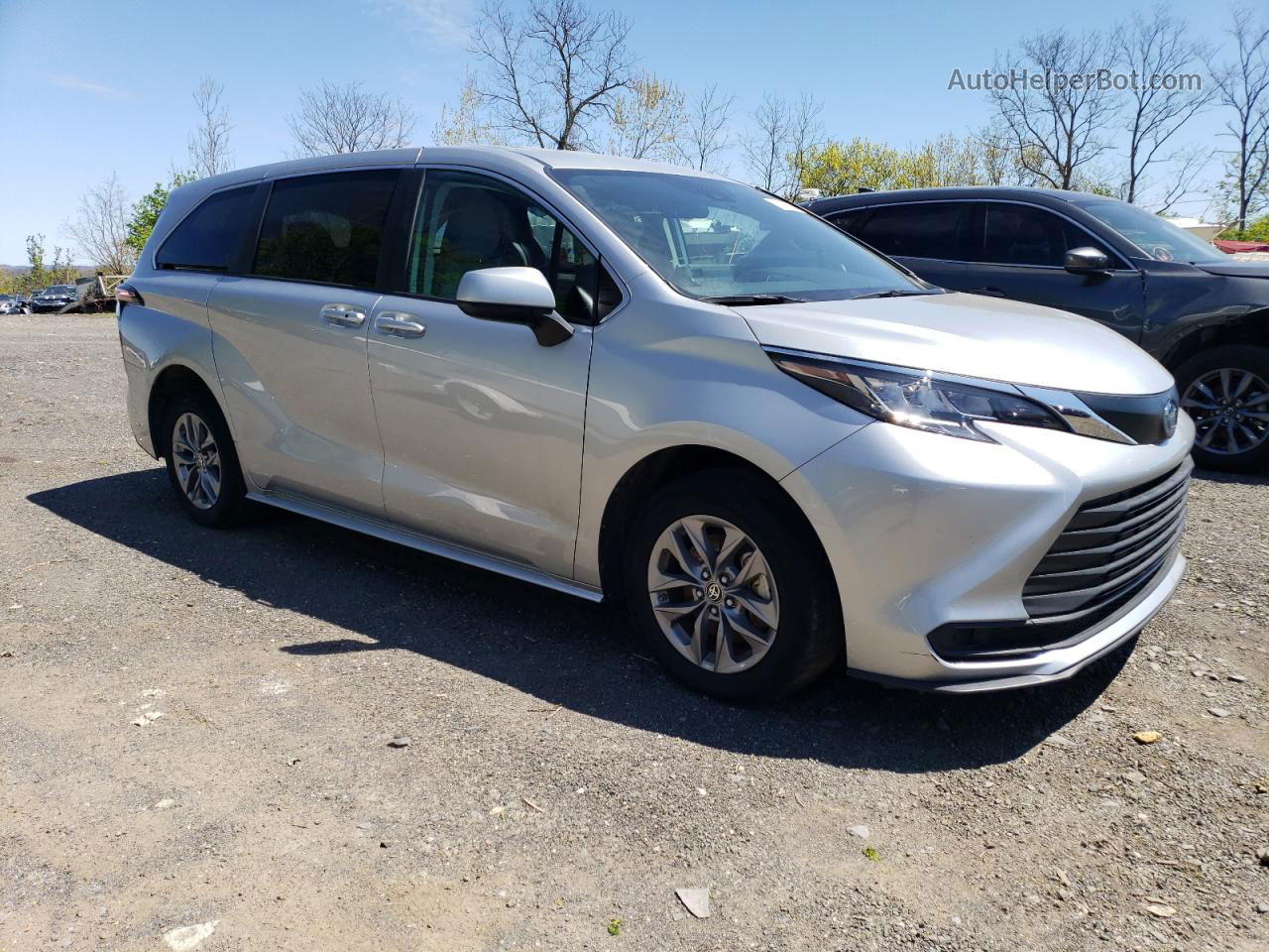 2022 Toyota Sienna Le Silver vin: 5TDKRKEC3NS116245