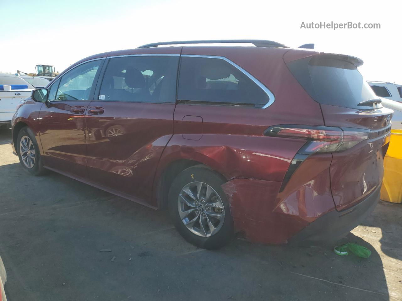 2022 Toyota Sienna Le Бордовый vin: 5TDKRKEC3NS134874