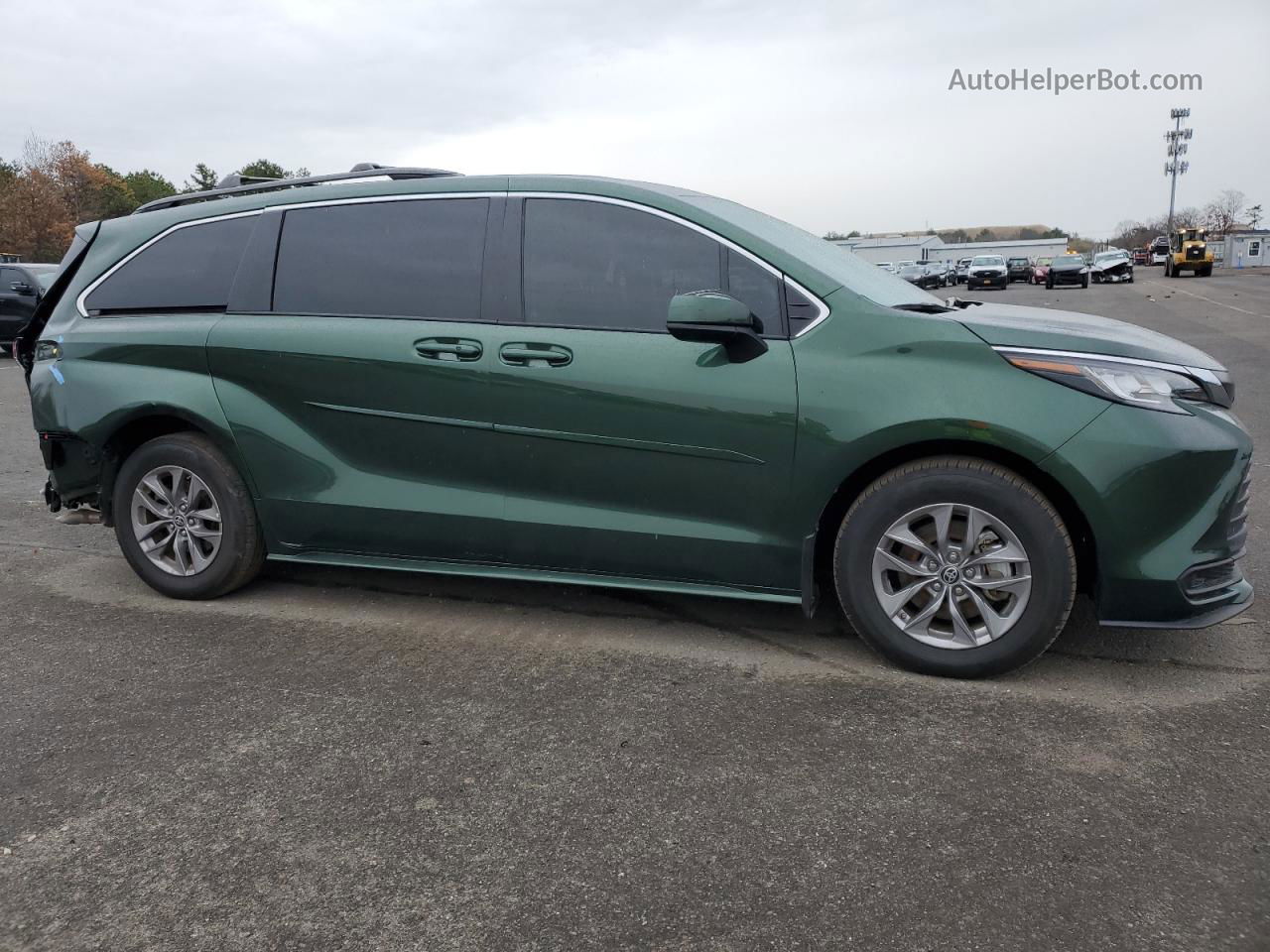 2022 Toyota Sienna Le Green vin: 5TDKRKEC4NS136276