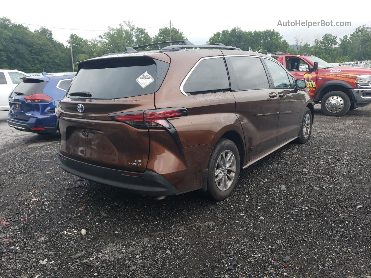 2022 Toyota Sienna Le Коричневый vin: 5TDKRKEC5NS131202