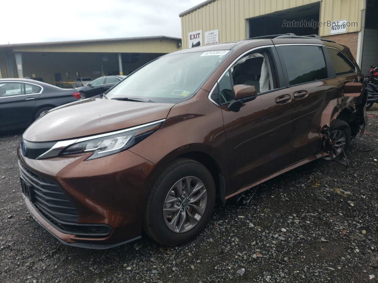 2022 Toyota Sienna Le Brown vin: 5TDKRKEC5NS131202