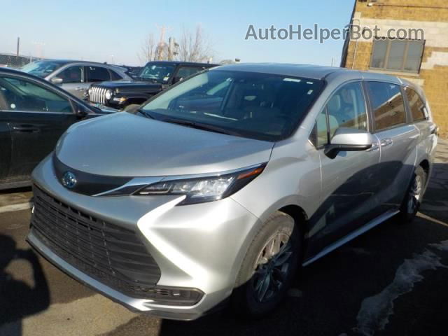 2022 Toyota Sienna Le Silver vin: 5TDKRKEC7NS076235