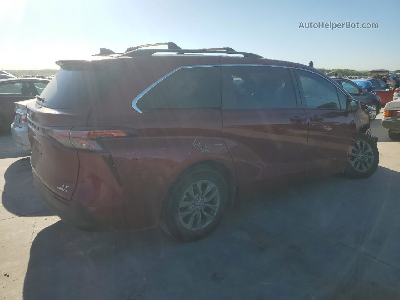 2022 Toyota Sienna Le Red vin: 5TDKRKEC7NS091429