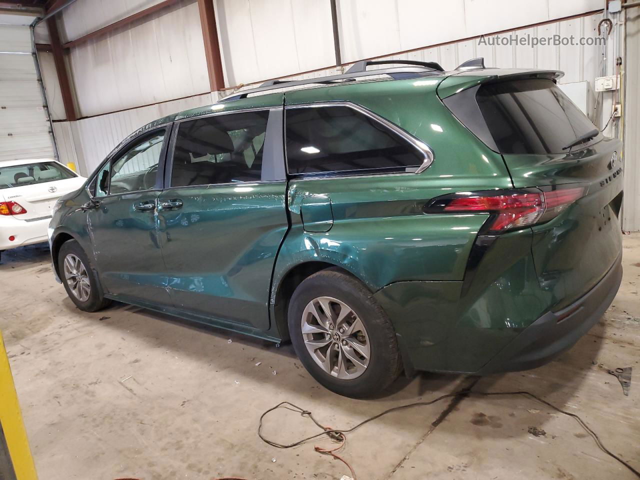 2022 Toyota Sienna Le Green vin: 5TDKRKEC7NS096744